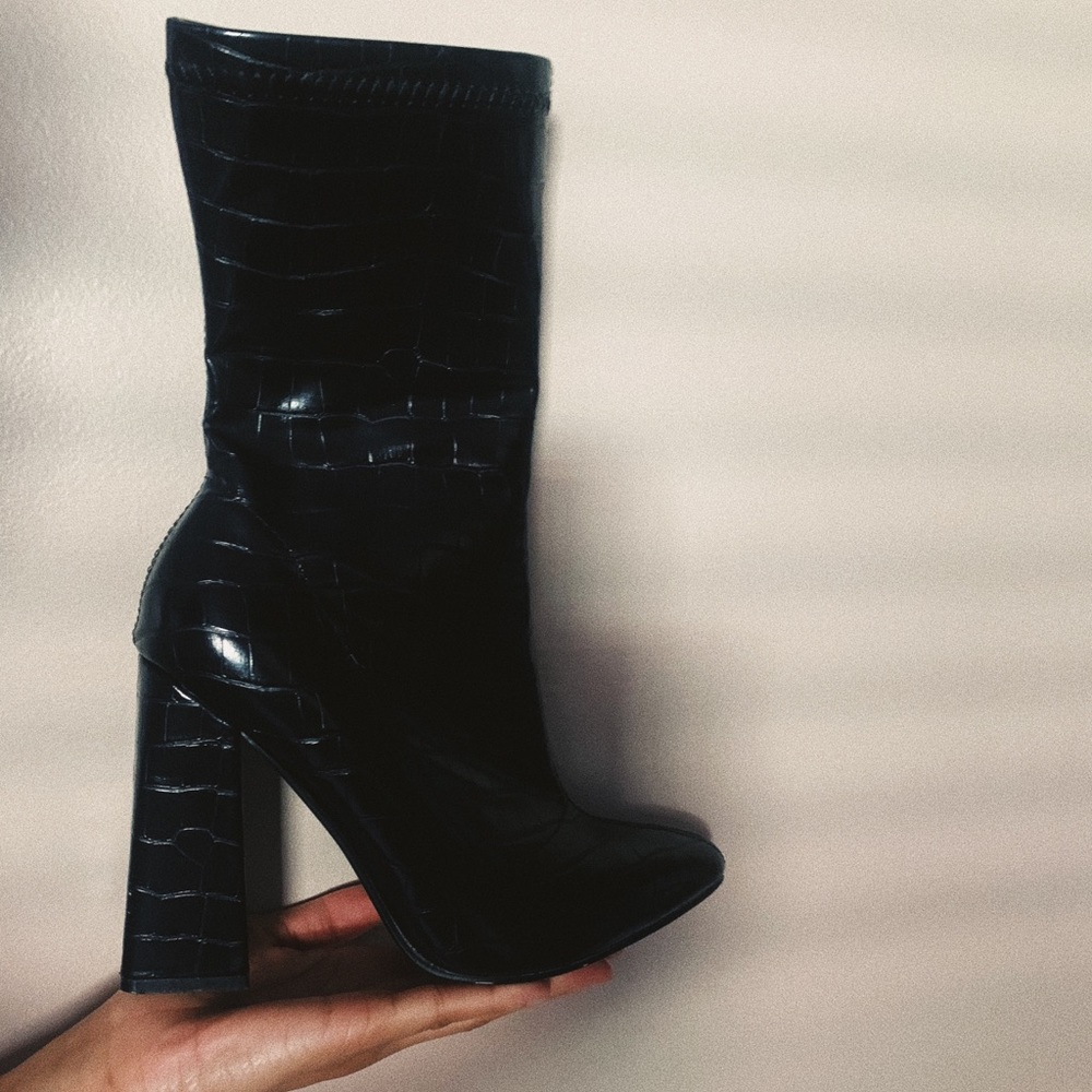 EGO croc shiny booties